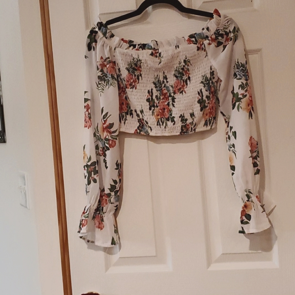 Cold shoulder crop